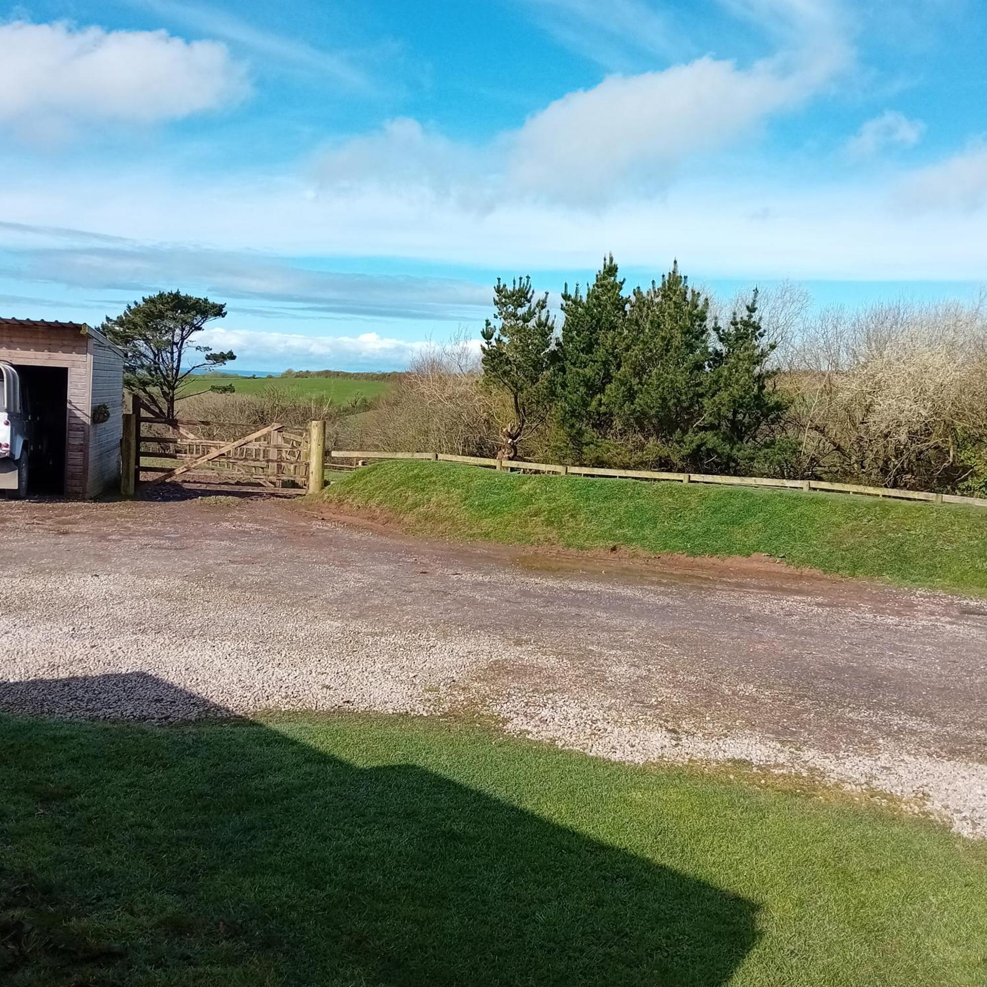 Quincecote Shepherds Hut, *